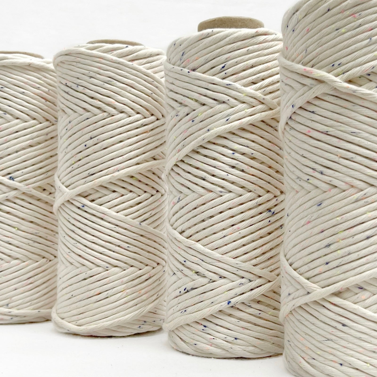 She-bang // Speckle Macrame String