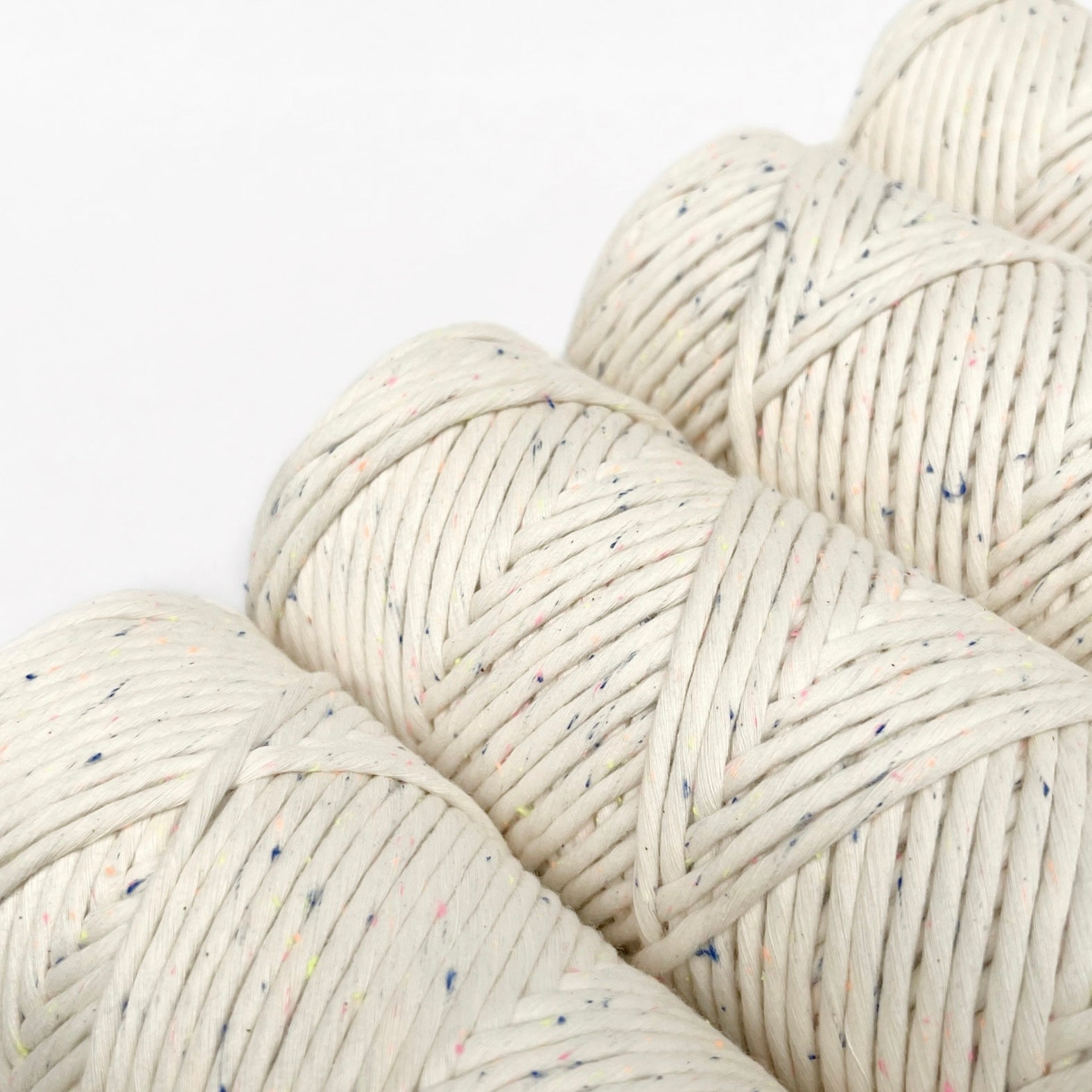 She-bang // Speckle Macrame String