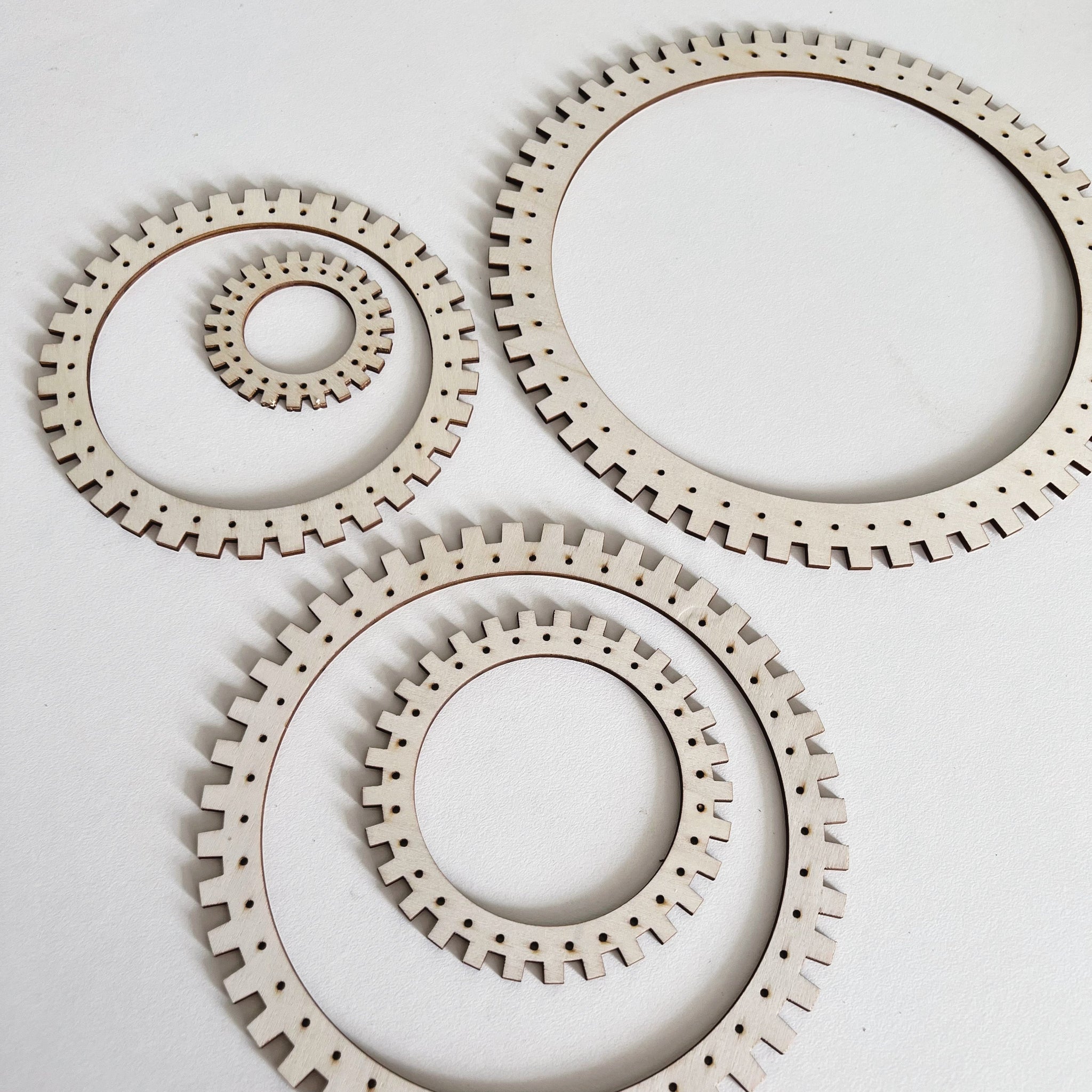 Flower Loom: Round Loom Tool Shapes for Making Circular Flowers