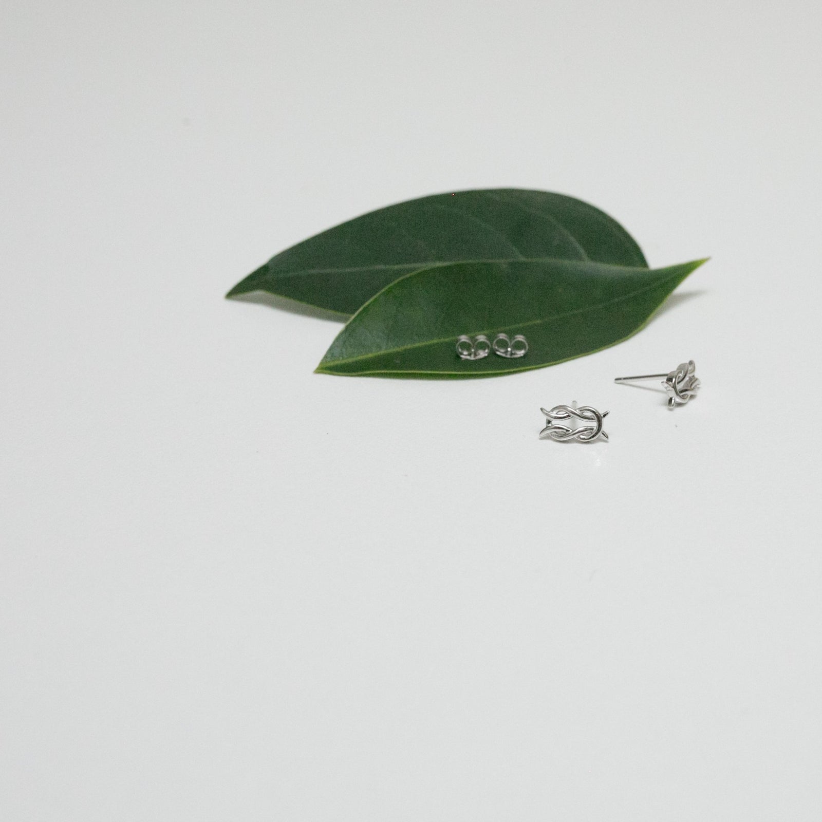 The Knot Stud © - Mary Maker Studio